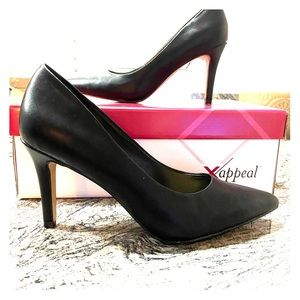 Black Pumps